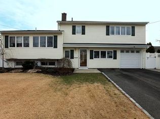 223 Cypress Dr, Colonia, NJ