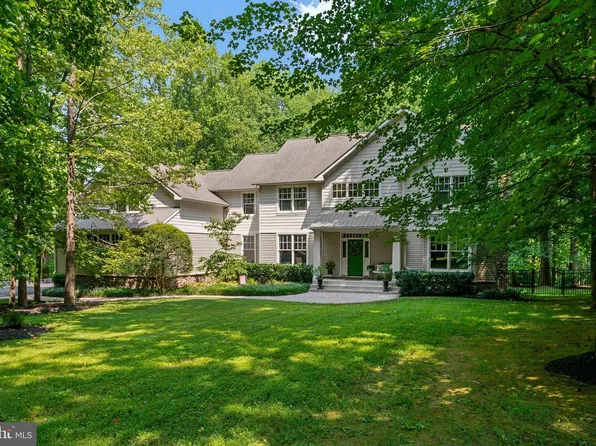 5223 Grenock Dr, Lothian, MD 20711