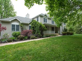 13 Sweet Briar Ln, Holmdel, NJ 07733