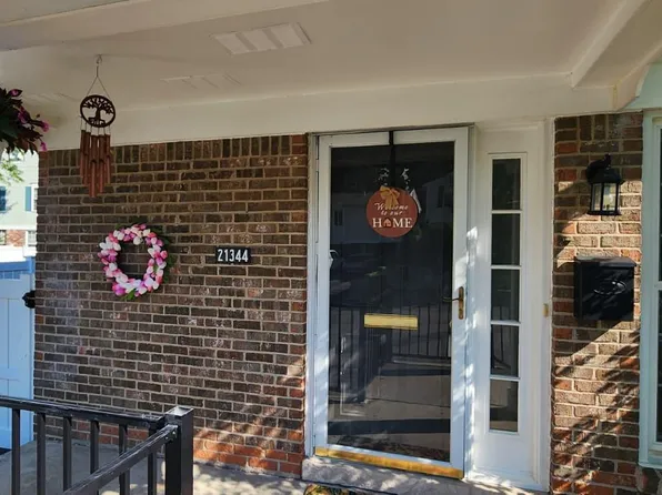 21344 E Glen Haven Cir, Northville, MI 48167