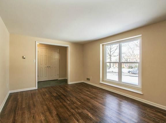4th image of 9805 Carter St