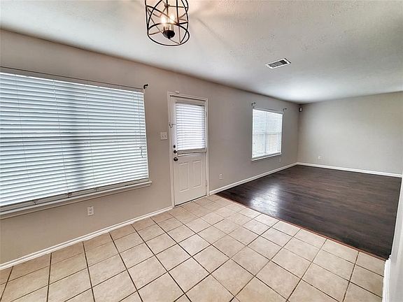 4th image of 11007 Kelly Hill Ct