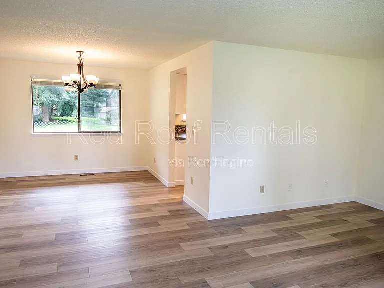 1418 Tule Lake Dr S — Photo 7