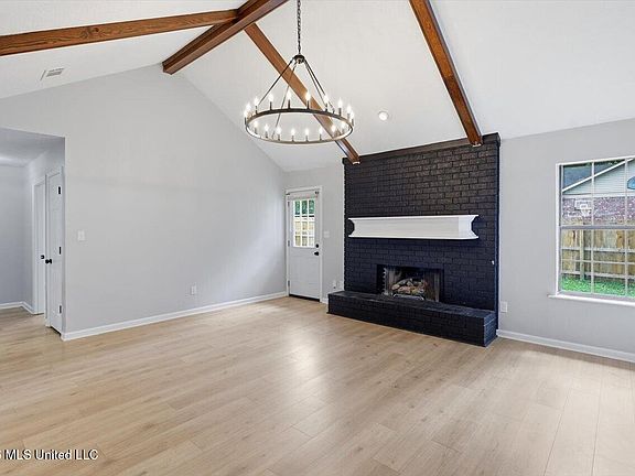 5th image of 131 Bellegrove Cir