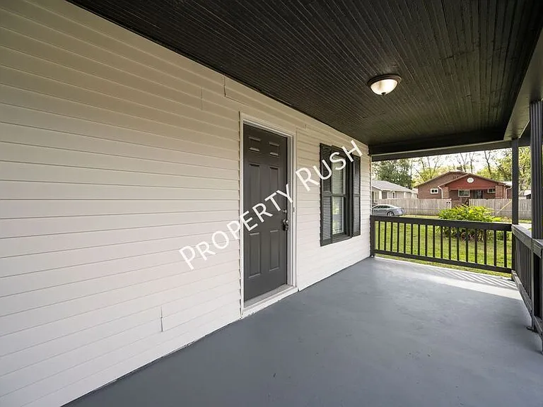 3818 Chandler Ave — Photo 5