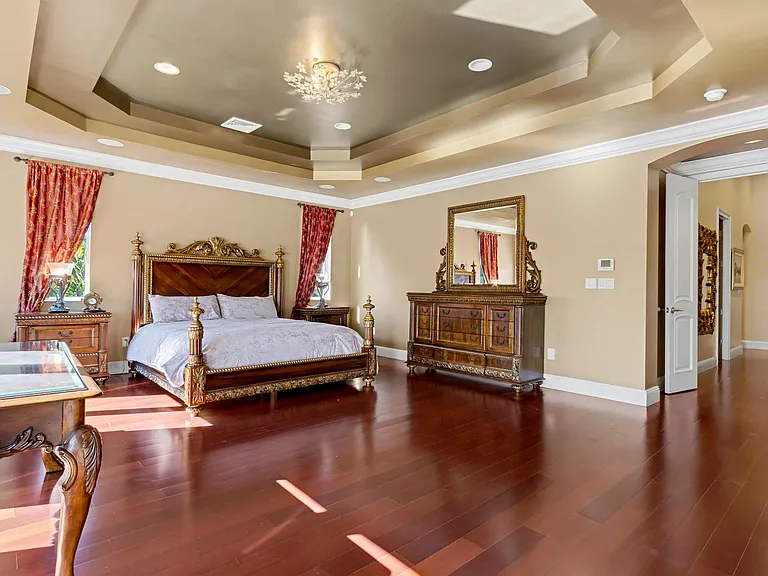 860 E Park Dr — Photo 50