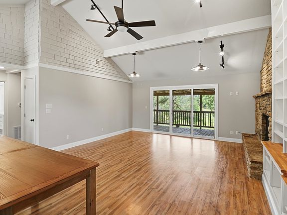 4th image of 402 Laurel Lane