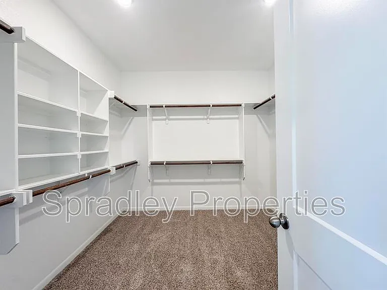 2716 Fox River Dr — Photo 17