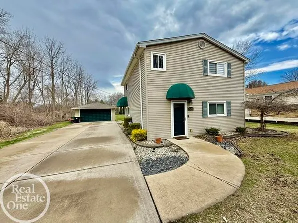 39291 Shoreline Dr, Harrison Township, MI 48045