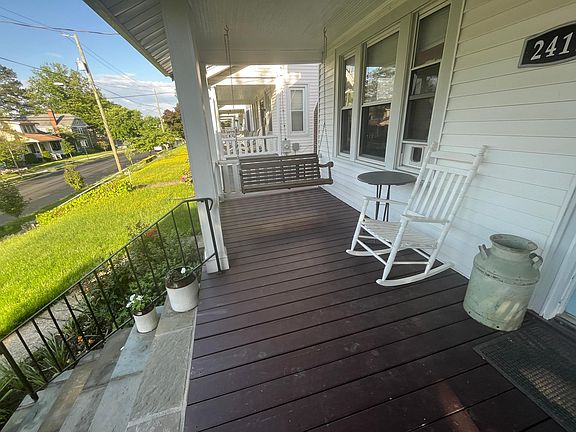 Front proch and front porch swing