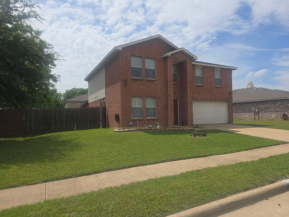 1st image of 3813 Summer Hill Dr