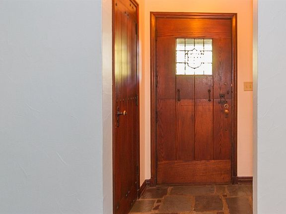 3rd image of 1001 E 58th St