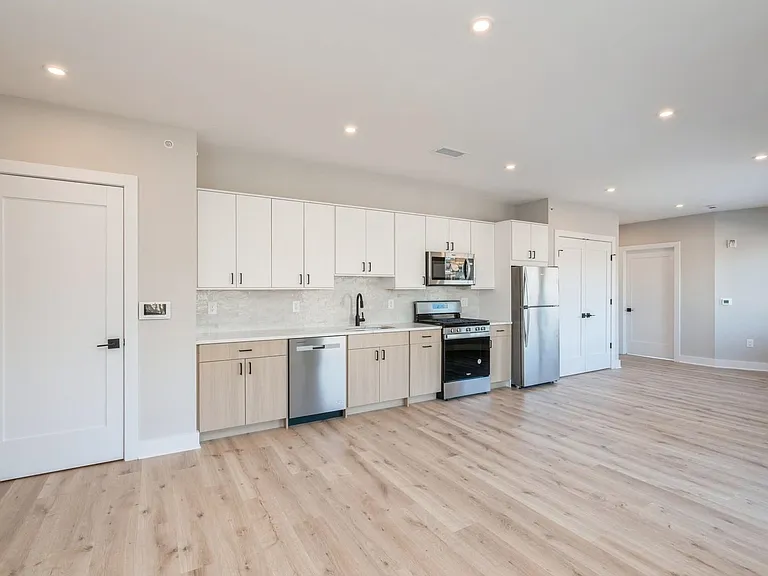 201-205 Randolph Ave #105 — Photo 7