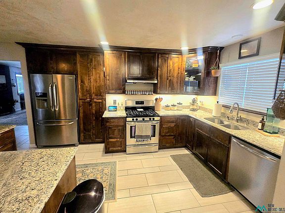 4th image of 1607 S Cliff Dr