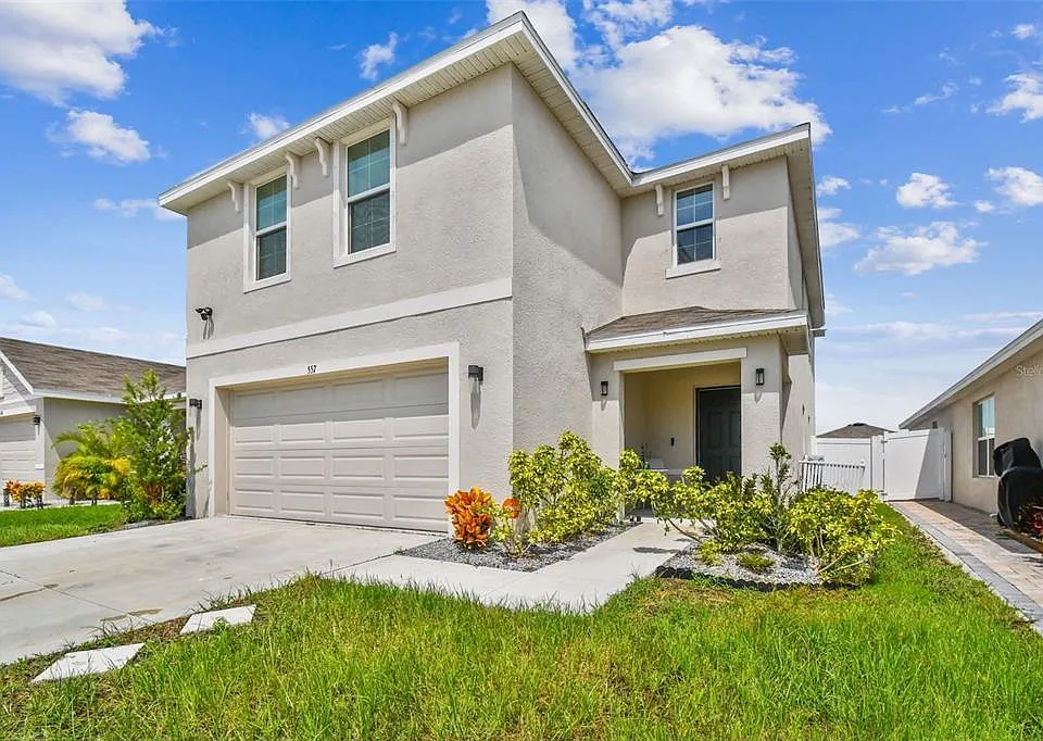 557 Olive Conch St