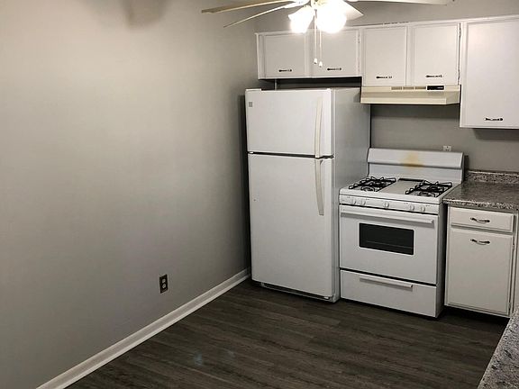 3rd image of 1009 W Wilshire Dr
