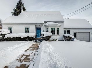 27 McHarrie St, Baldwinsville, NY 13027