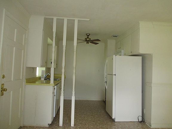 5th image of 2700 Cresland Dr