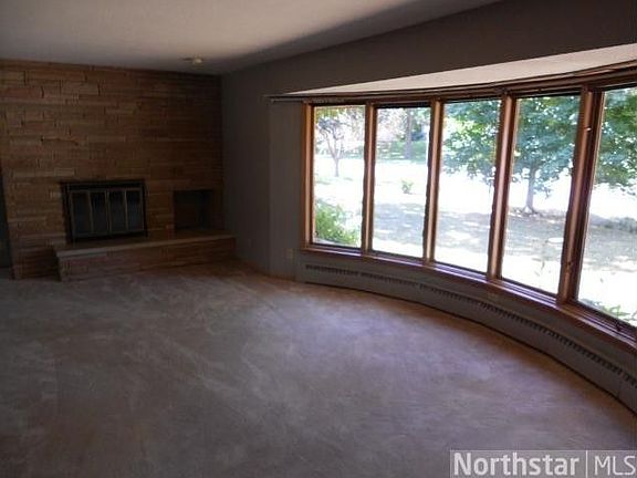 3rd image of 2040 Kenwood Dr E