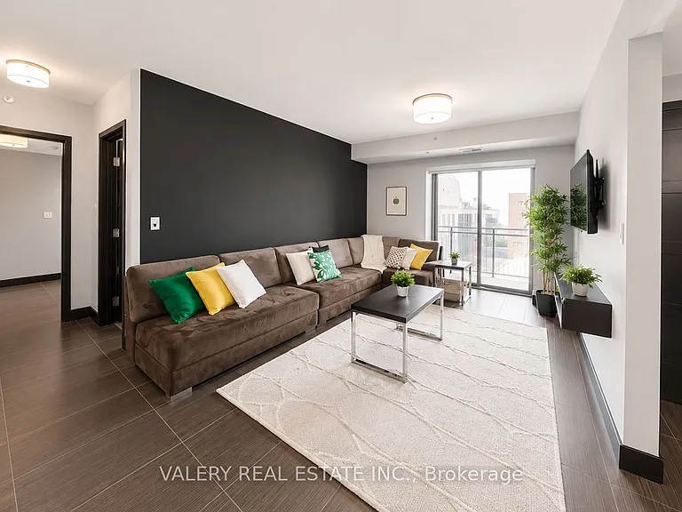 339 King St N #403 — Photo 4