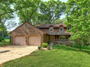 1305 Woodland Ct, Mahomet, IL 61853