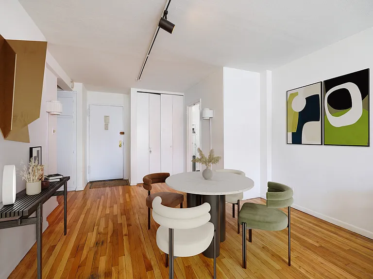 140 7th Ave #5G — Photo 2