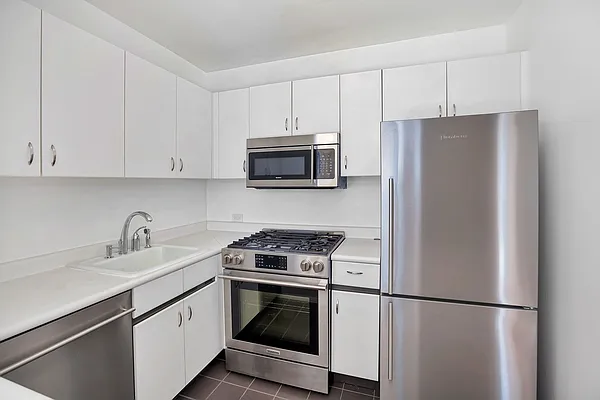 Rented by SERHANT. | media 3