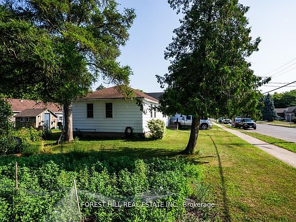 5th image of 610 Tamarac St