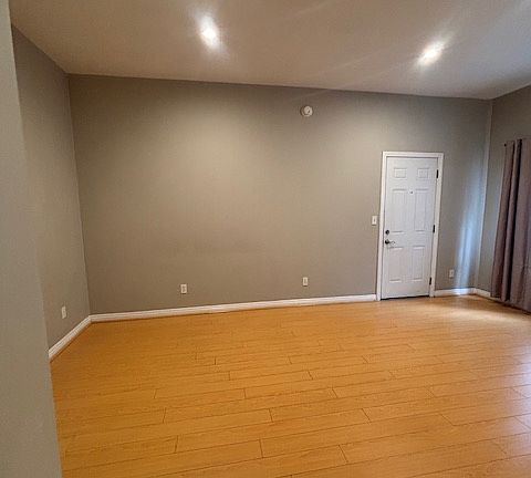 2nd image of 525 N Raymond Ave #5