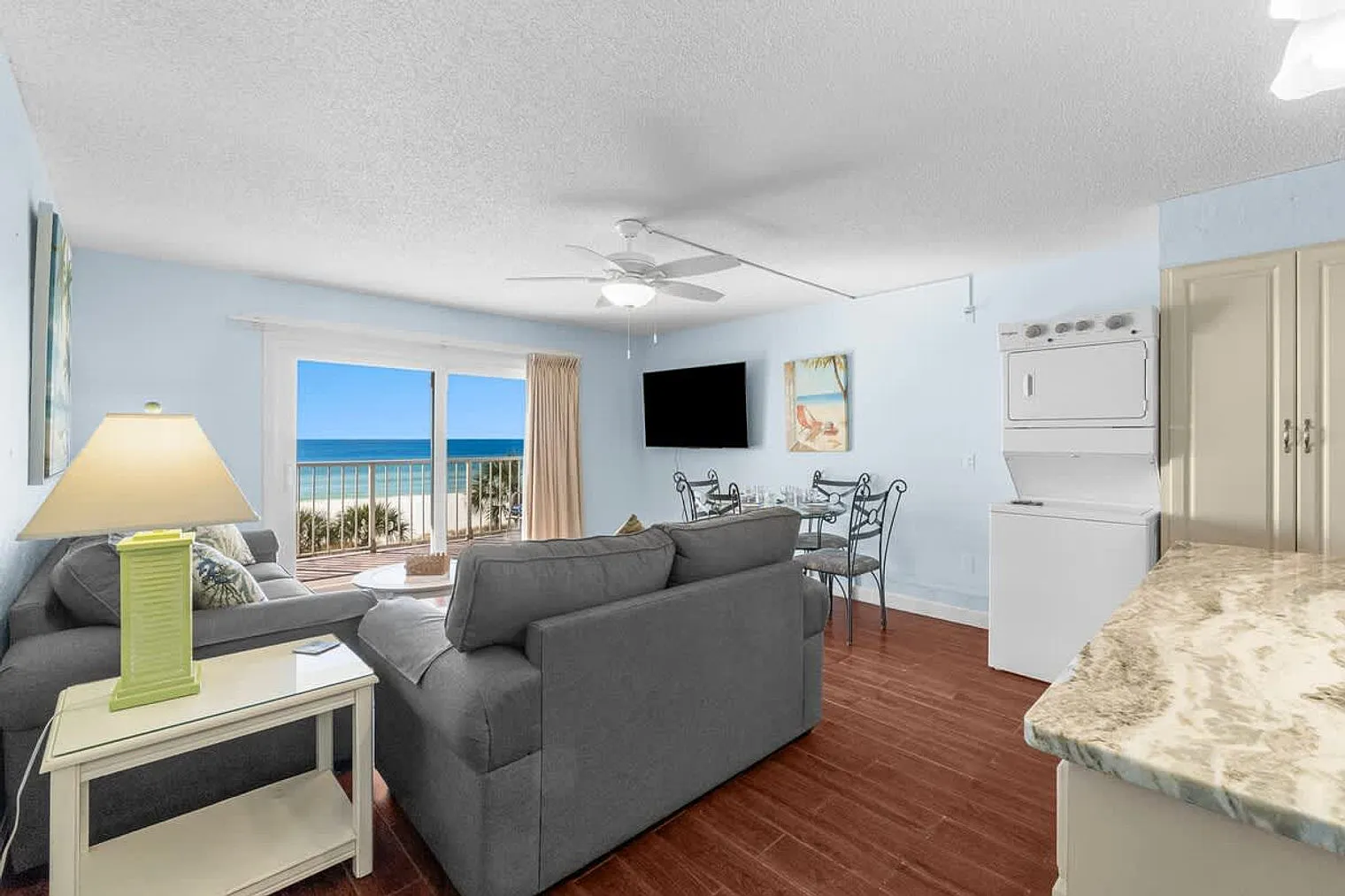1 bed, 1.0 bath, 731 sqft, $1,446 — Photo 2