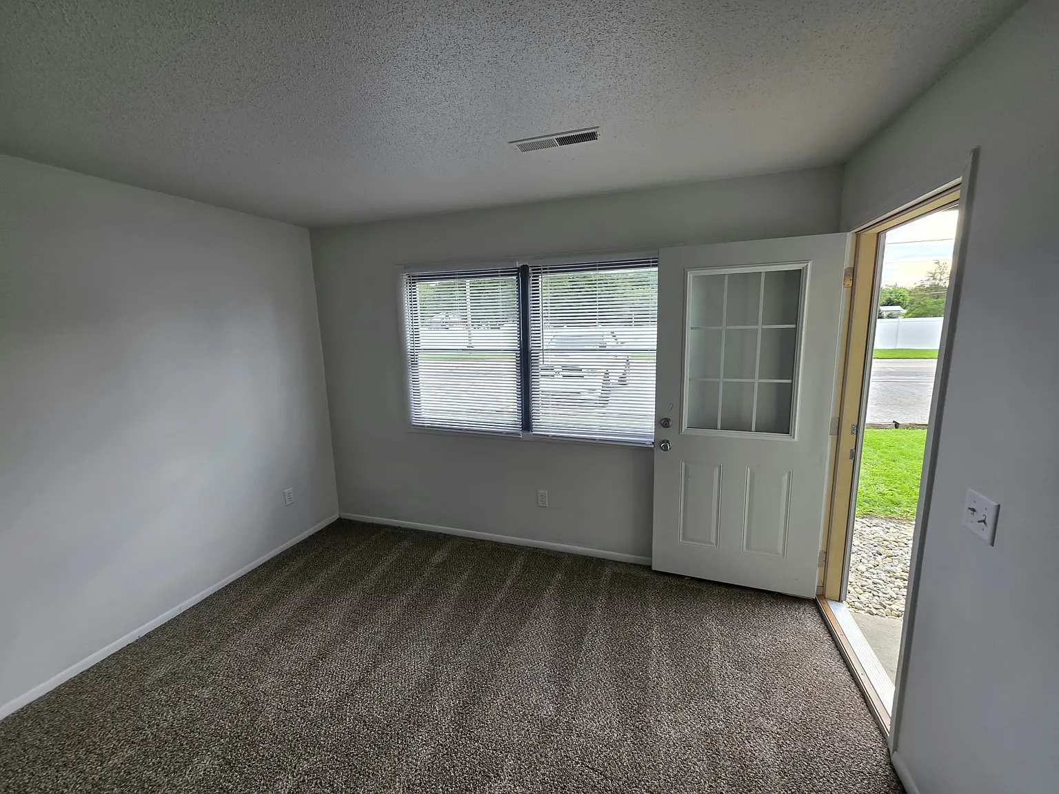 2 bed, $975 — Photo 1