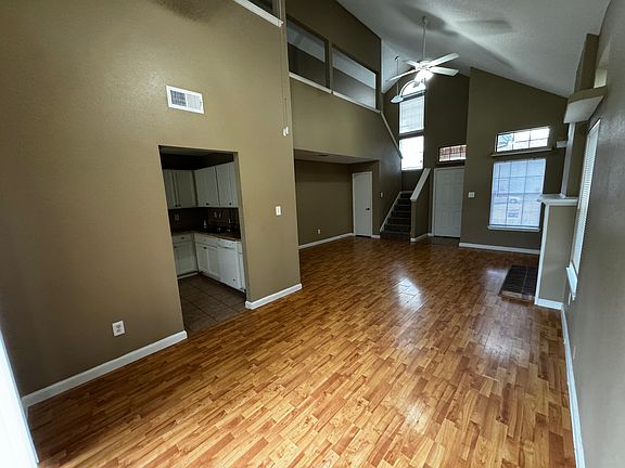 5th image of 904 Turner Ct