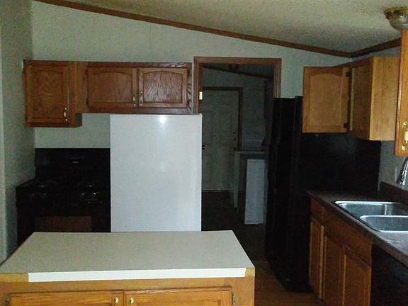 2nd image of 208 E Washington St