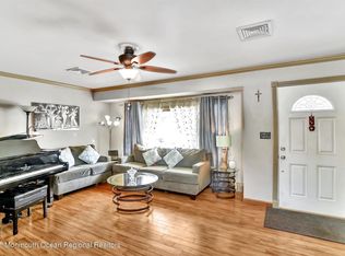 229 8th St, Piscataway, NJ 08854