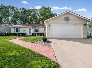 21699 Brookside North Dr, Macomb, MI 48044
