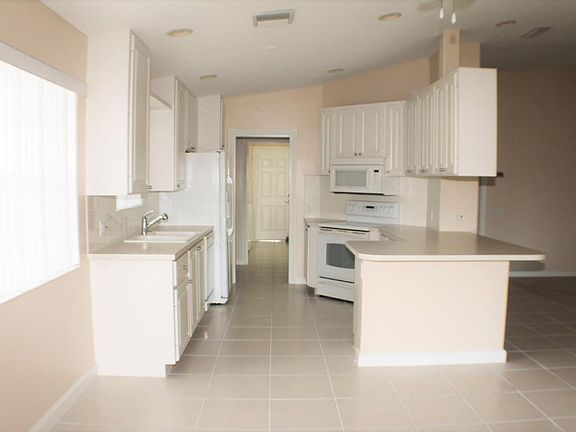 5th image of 10805 SW Elsinore Dr