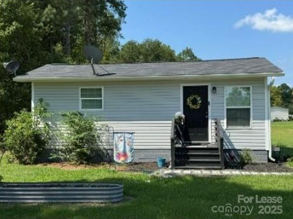 1636 Airport Rd