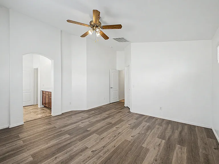 6918 S 46th Ln — Photo 14