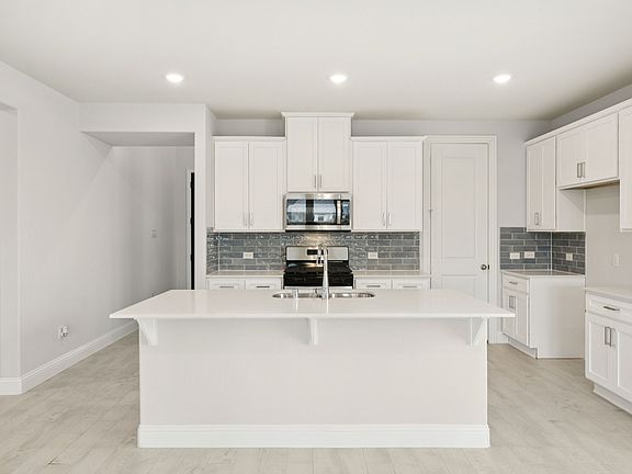 3rd image of 400 Portina Dr