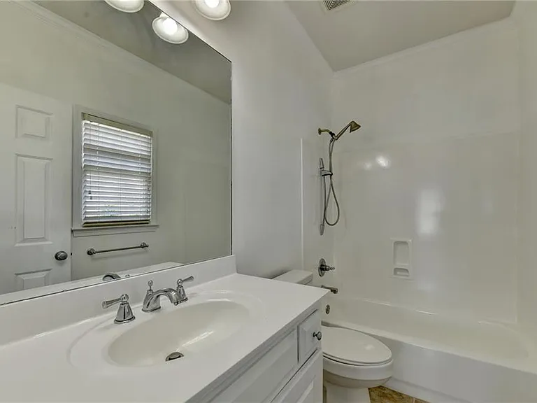 8910 Pinehurst Cv — Photo 73
