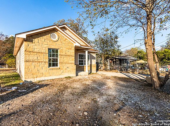 2nd image of 527 Lovera Blvd