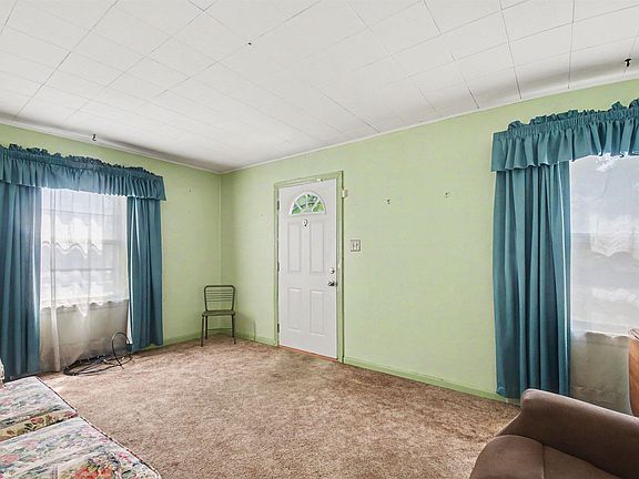 3rd image of 2109 Elwood Ave