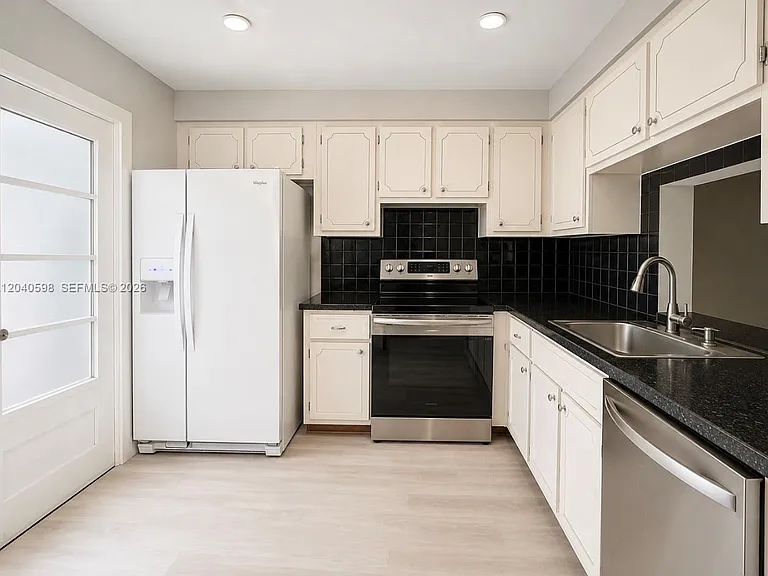 1893 S Ocean Dr #601 — Photo 4