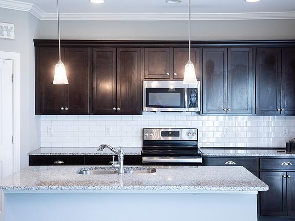 3rd image of 565 Lakeshore Cove Dr
