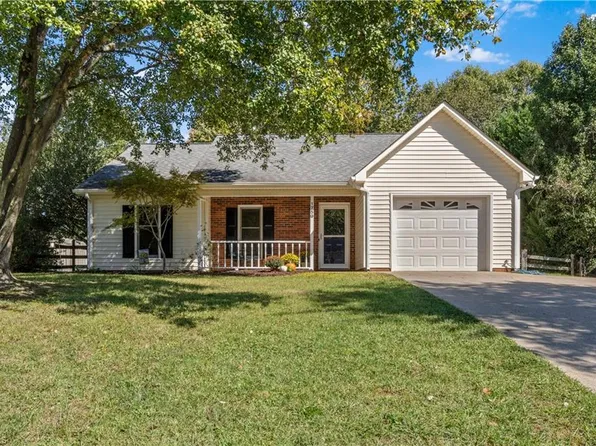 1759 Harper Spring Dr, Clemmons, NC 27012