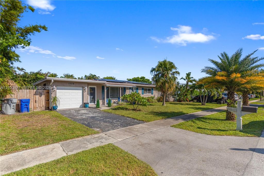 1228 SW 1st Ter, photo 2