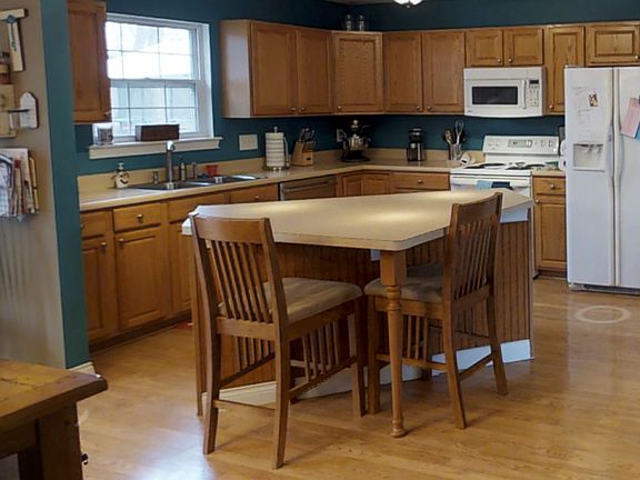 3rd image of 1727 Brookridge Circle Dr