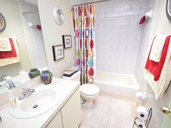4th image of 809 Grenadier Dr