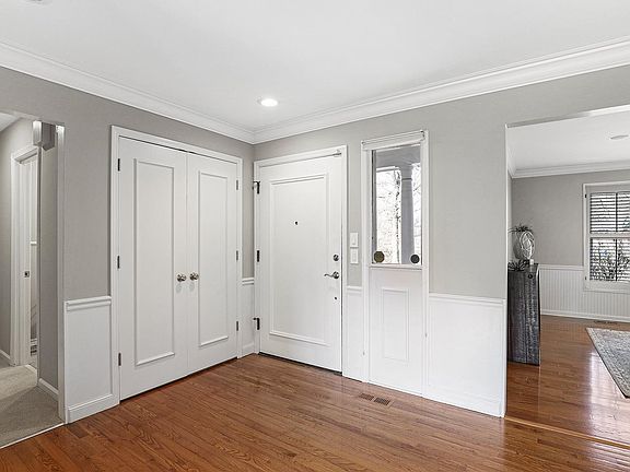 3rd image of 108 Runnymede Dr