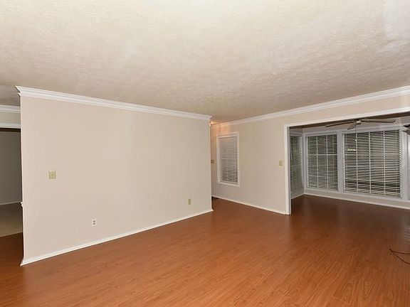 4th image of 1101 Berkeley Woods Dr
